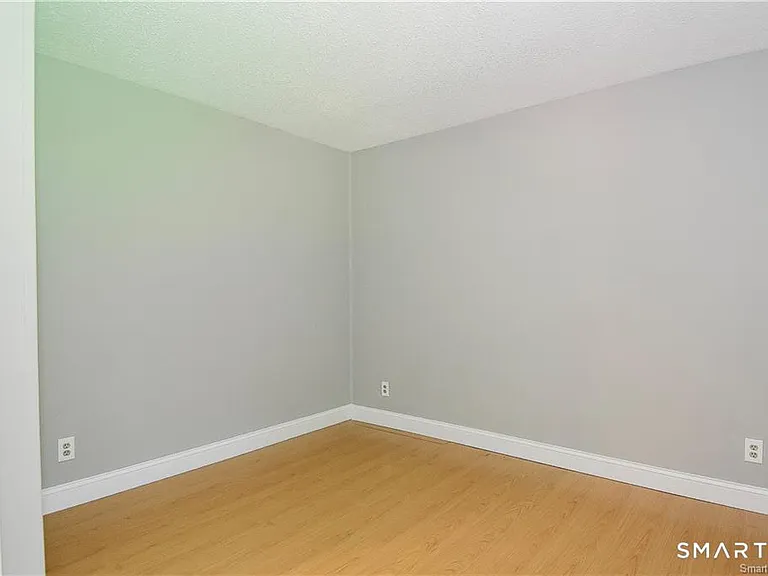 8 Circle Dr — Photo 11