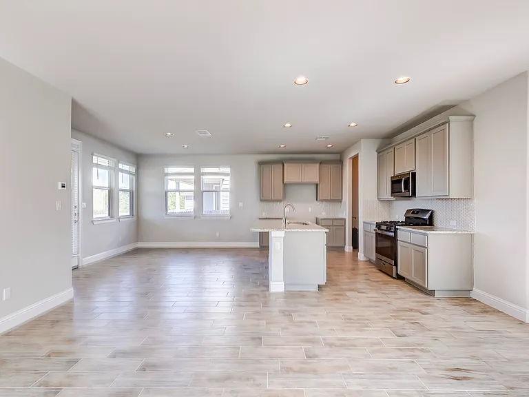 113 Riverhill Dr — Photo 6