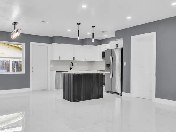 915 SW 3rd Street, Boynton Beach, FL 33435
