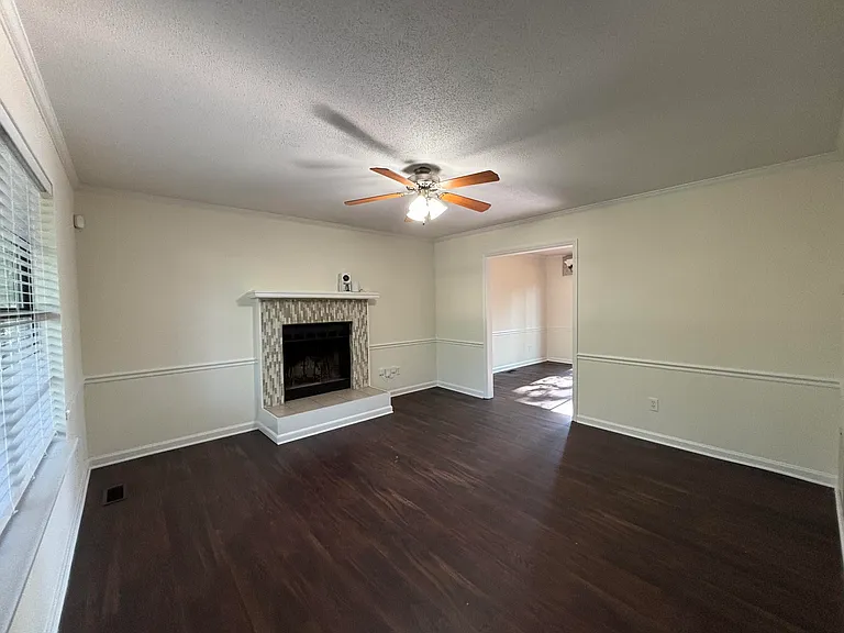 210 Foxdale Dr — Photo 4