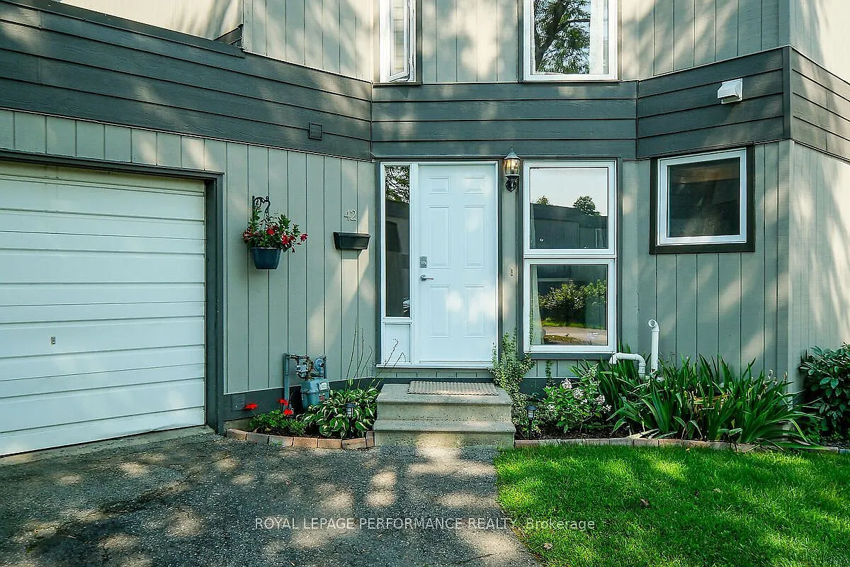 3 bed, $2,500 — Photo 1