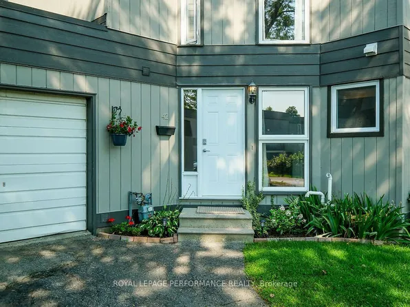 42 Compata Way #28, Ottawa, ON K1B 4W9