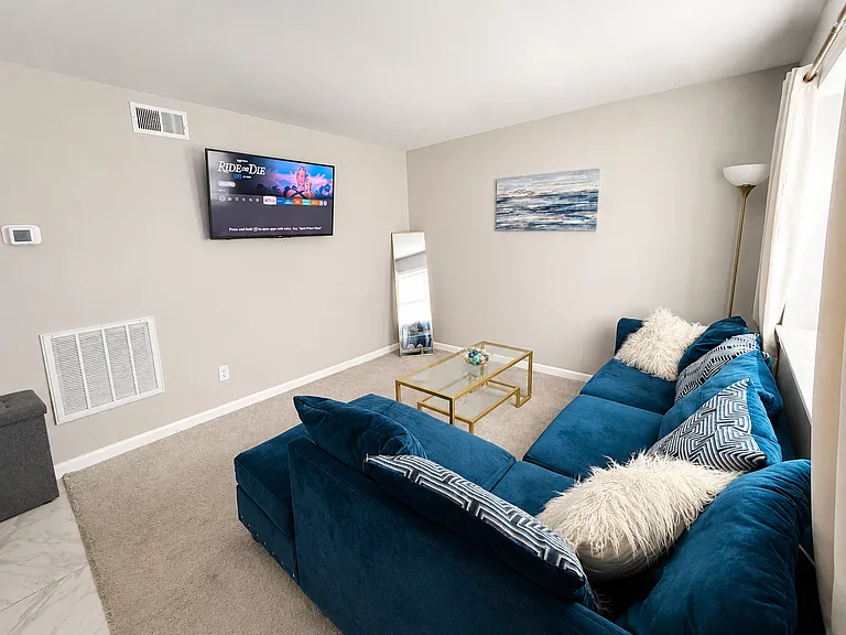 4610 Chiswell Dr — Photo 2