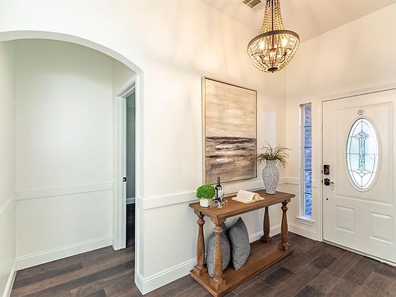 2nd image of 2208 Oleander Way