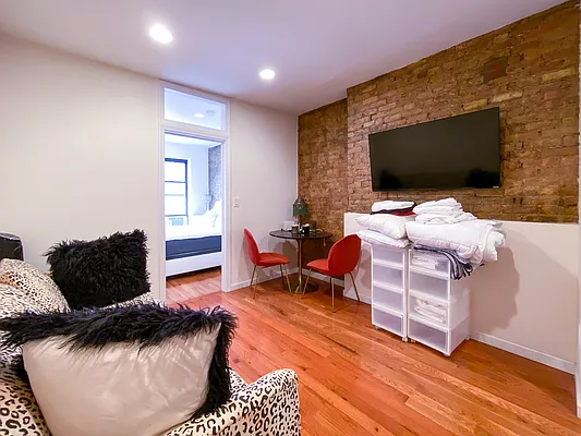 Rented by Compass | media 10