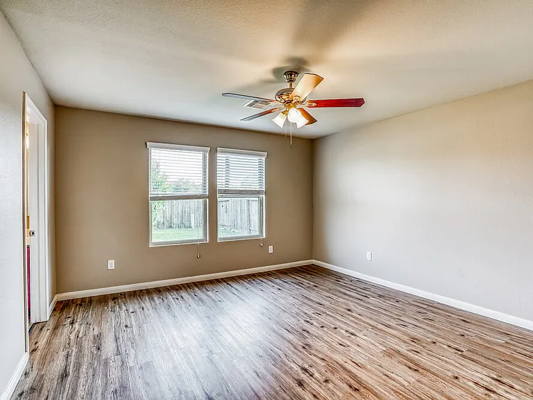6450 Dayridge Ln — Photo 9