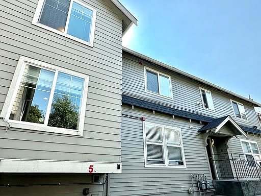 4th image of 4218 Pasadena Pl NE #101