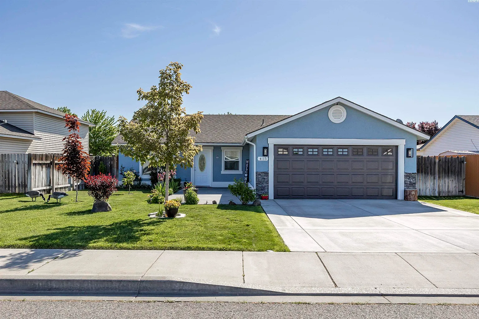 415 Arbutus Ave photo 1