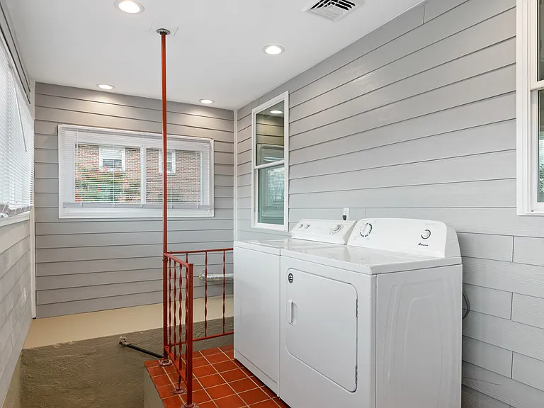 501 Park St — Photo 26