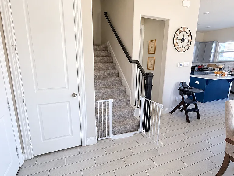 573 Hutchinson Ln — Photo 5