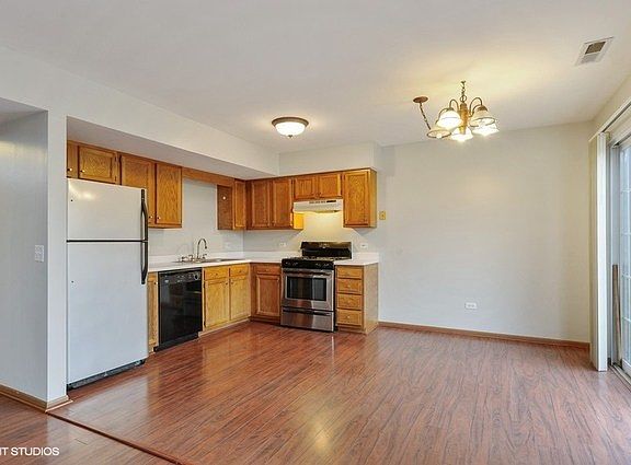 3rd image of 26229 N Green St #3C
