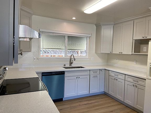 2nd image of 1554 Roosevelt Ave #1554
