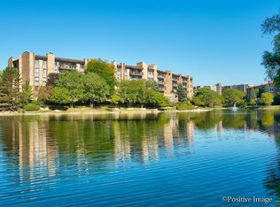 101 Lake Hinsdale Dr APT 209, Willowbrook, IL 60527