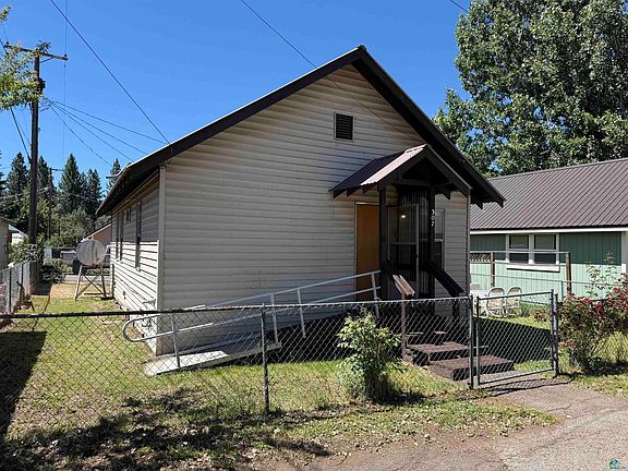 2nd image of 307 2nd St