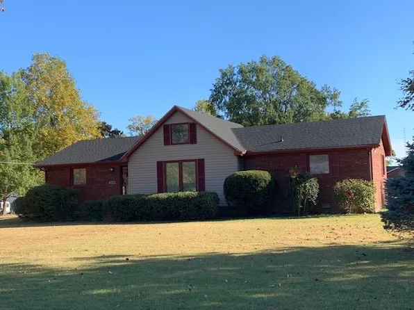 239 Smith St, Puryear, TN 38251