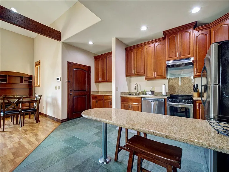 10769 Ohio Ave #Penthouse 2 — Photo 13