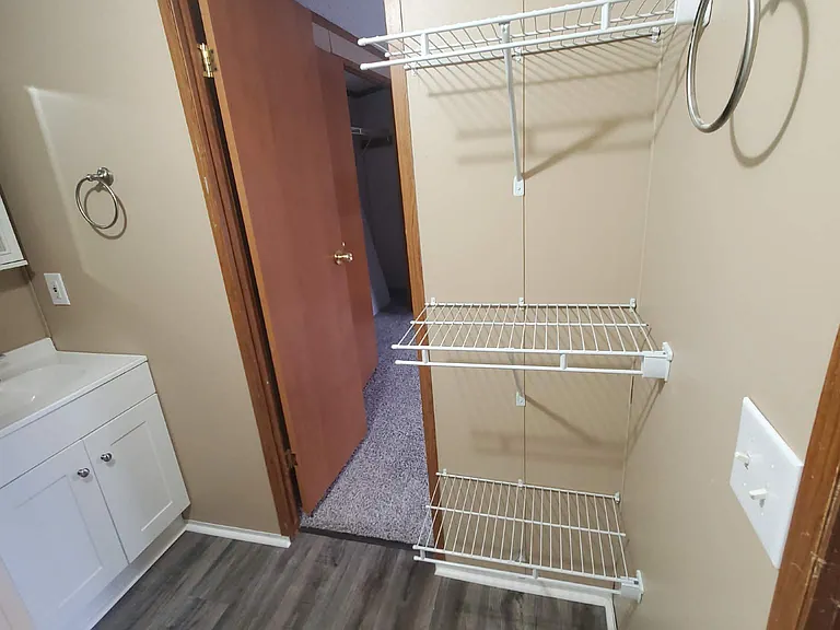1007 Barberry Ct — Photo 9