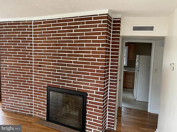 5th image of 301 Brookside Ave