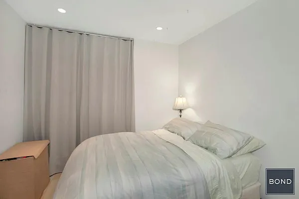 Sold by Bond New York | media 4
