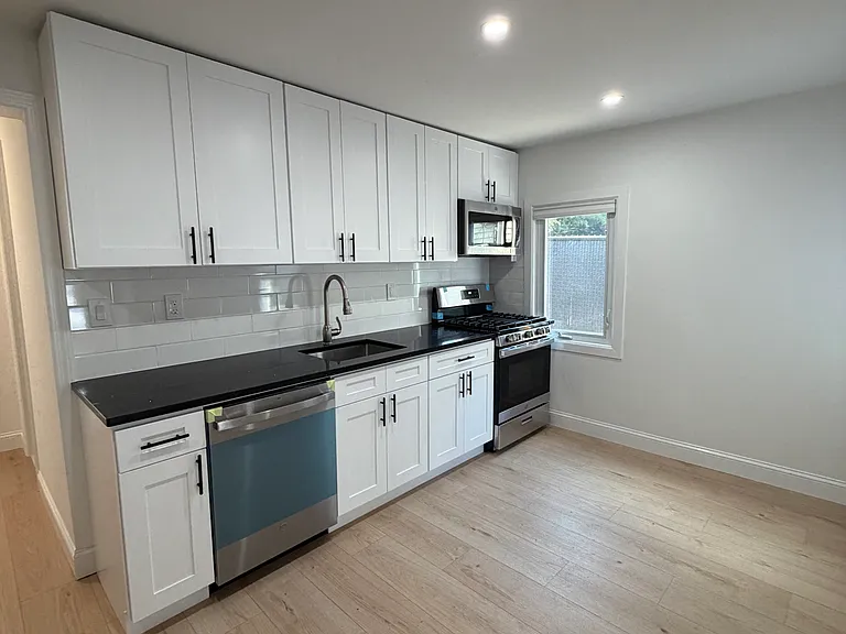 140 Main St #A — Photo 1