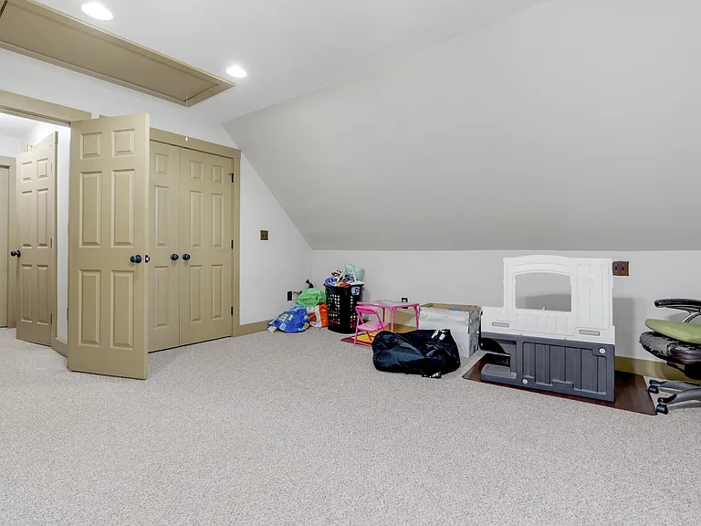 13 Andrew Ave — Photo 48