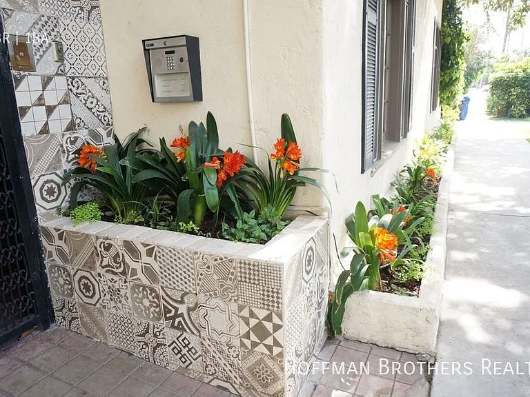 838 Sanborn Ave #105 — Photo 10