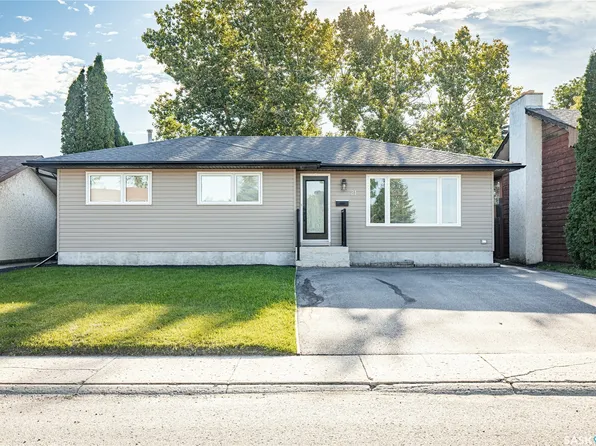 21 Blue Sage Drive, Moose Jaw, SK S6J 1A5