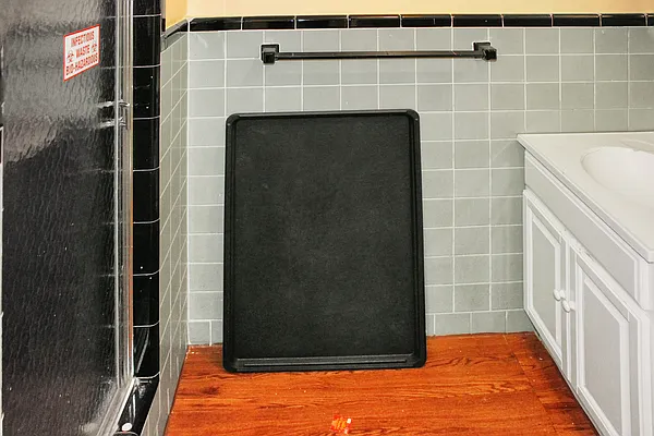 Sold by Thomas Lipovetsky, LREB | media 5