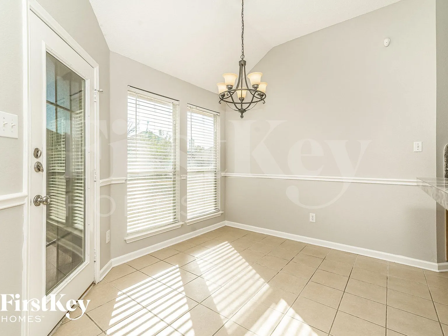 3 bed, 2.0 bath, 1510 sqft, $2,025 — Photo 4