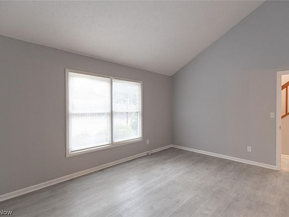2nd image of 2 Pond Dr
