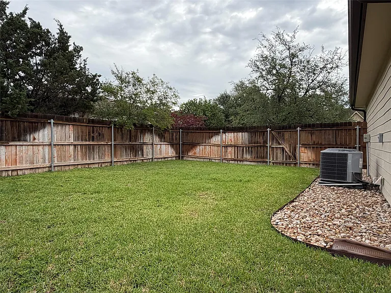 206 Fairway Cir — Photo 2