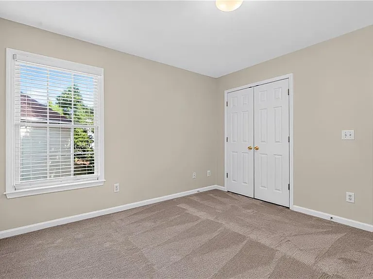2311 Ravinia Ct NE — Photo 26