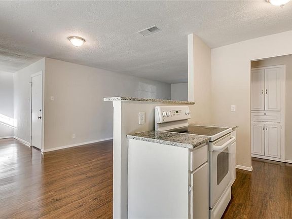 5th image of 2624 Hollandale Cir