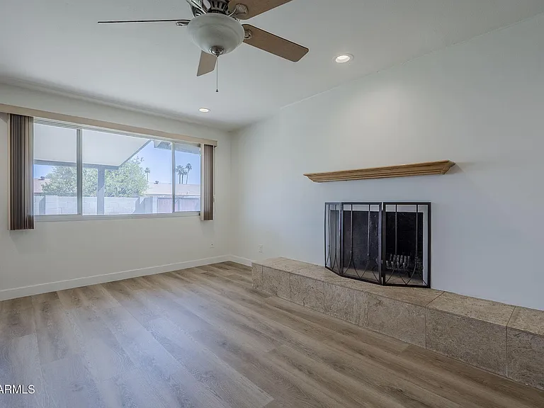 1904 E Manhatton Dr — Photo 15