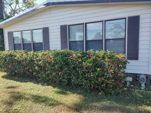 19212 Cedar Crest Ct, North Fort Myers, FL 33903