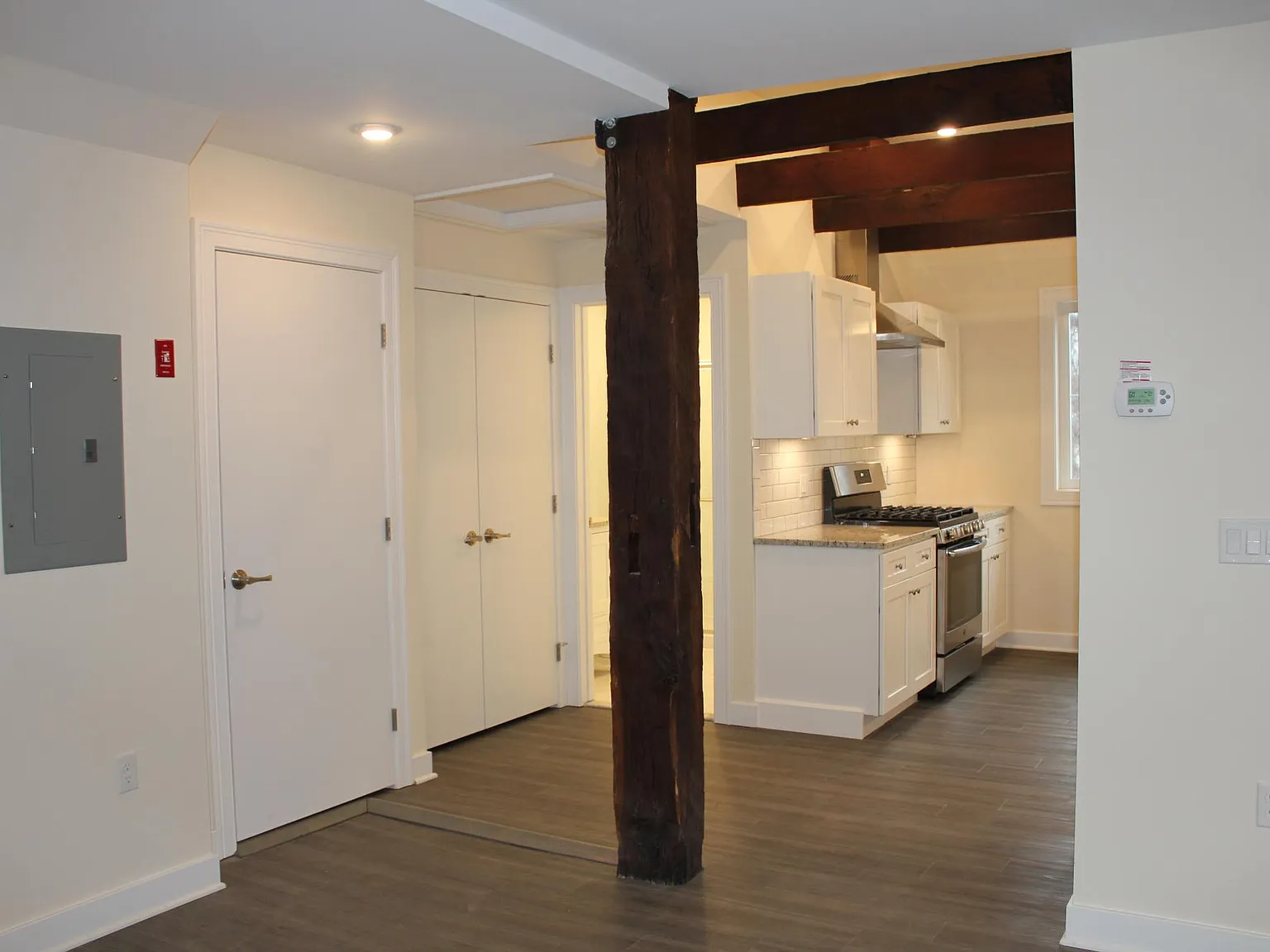 1 bed, 850 sqft, $1,820 — Photo 3