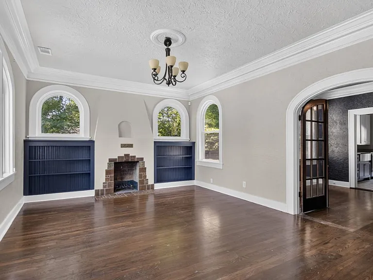 3719 W Markham St — Photo 4
