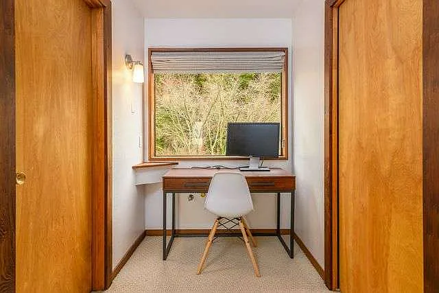 38051 Foothill Close — Photo 3