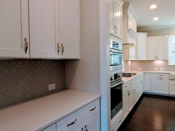 3416 South Pointe Drive Butler s pantry to kitchen