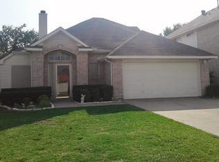 621 Crystal Brook Dr, Saginaw, TX 76179