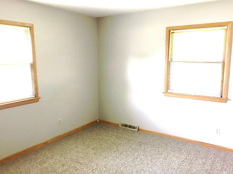 1809 Greensburg Rd — Photo 3