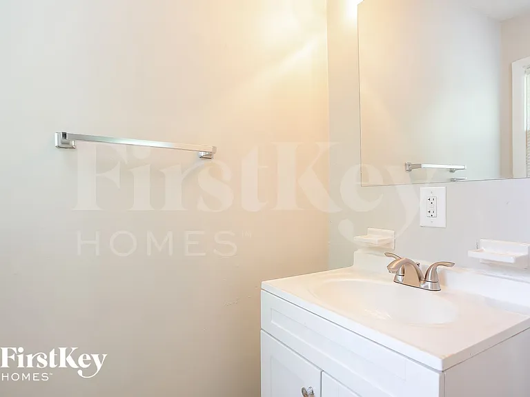1043 E Lexington Ave — Photo 12