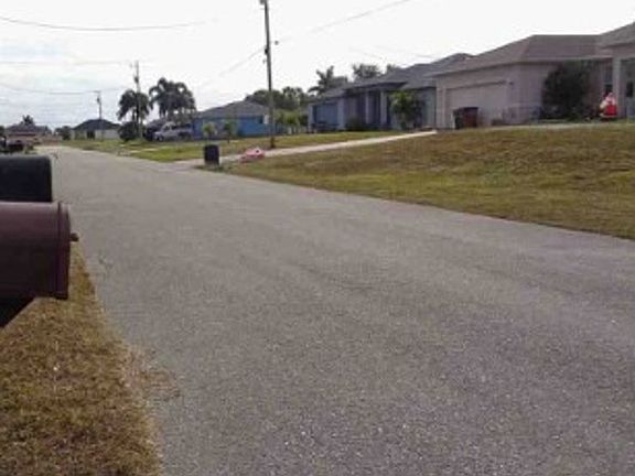 Exterior Neighborhood (street photo)
