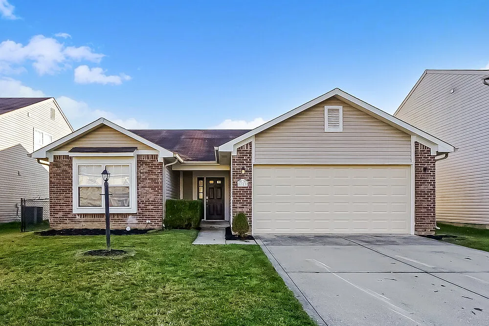 3 bed, 2.0 bath, 1408 sqft, $2,460 — Photo 1
