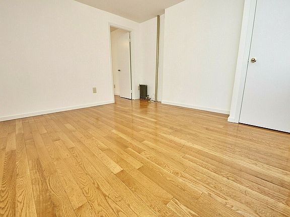 3rd image of 140 Eldridge St APT 3