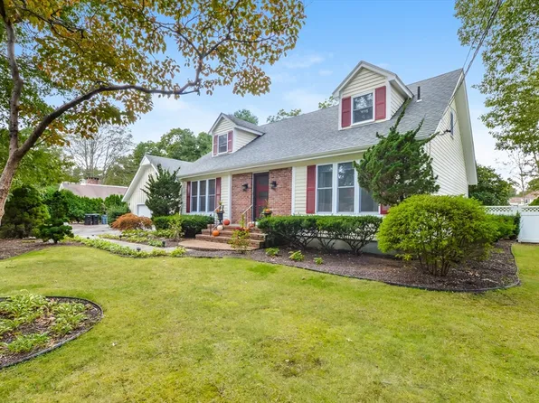 57 Alice St, Dartmouth, MA 02747