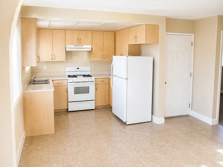 951 W Summerland Ave — Photo 1