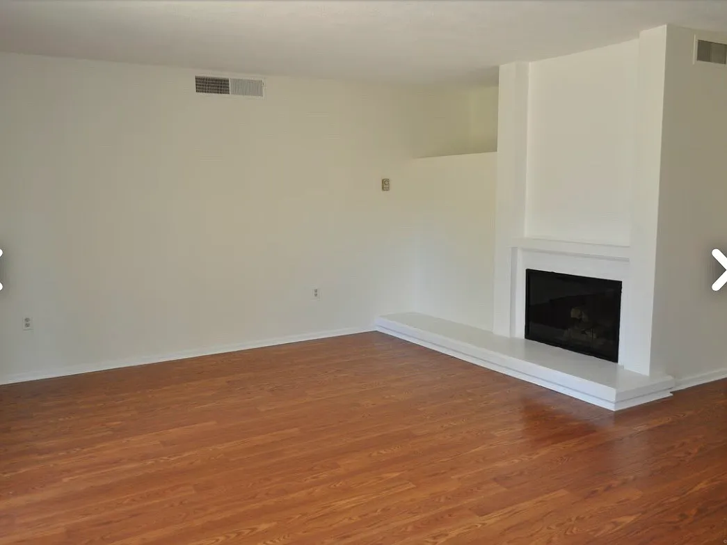 54 Great Meadow Ln — Photo 3
