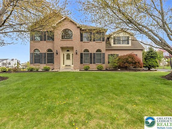 2nd image of 1785 Clarendon Dr