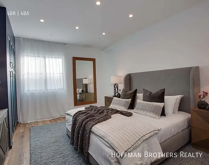 1254 N Las Palmas Ave — Photo 4